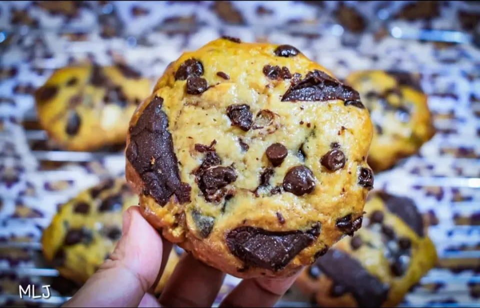 Snapdishの料理写真:A monster double chocolate chip cookie with mixed nuts 😋🍫🍪|Just Margaretteさん