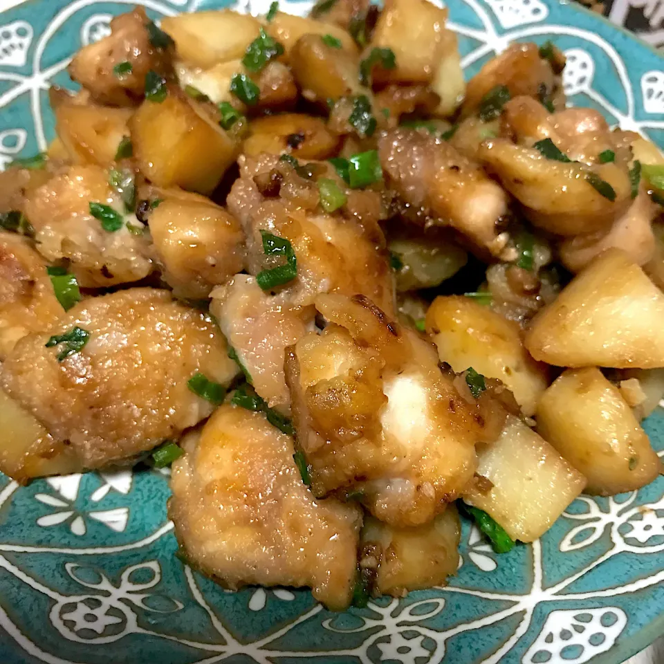 じゃがいもと鶏肉のニンニク照り炒め|のあママさん