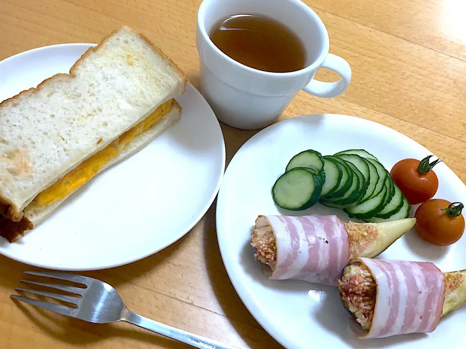 Snapdishの料理写真:#玉子サンド、#いちじくのベーコン巻き、#サラダ、#紅茶|tatsuya_kidさん