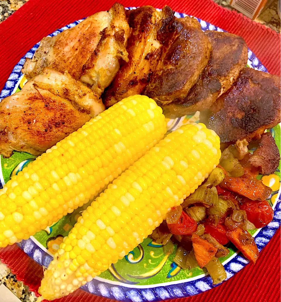 Dinner a la Carte!!! Pork chops and Chicken with Corn on the Side|Alma's Home Kitchenさん