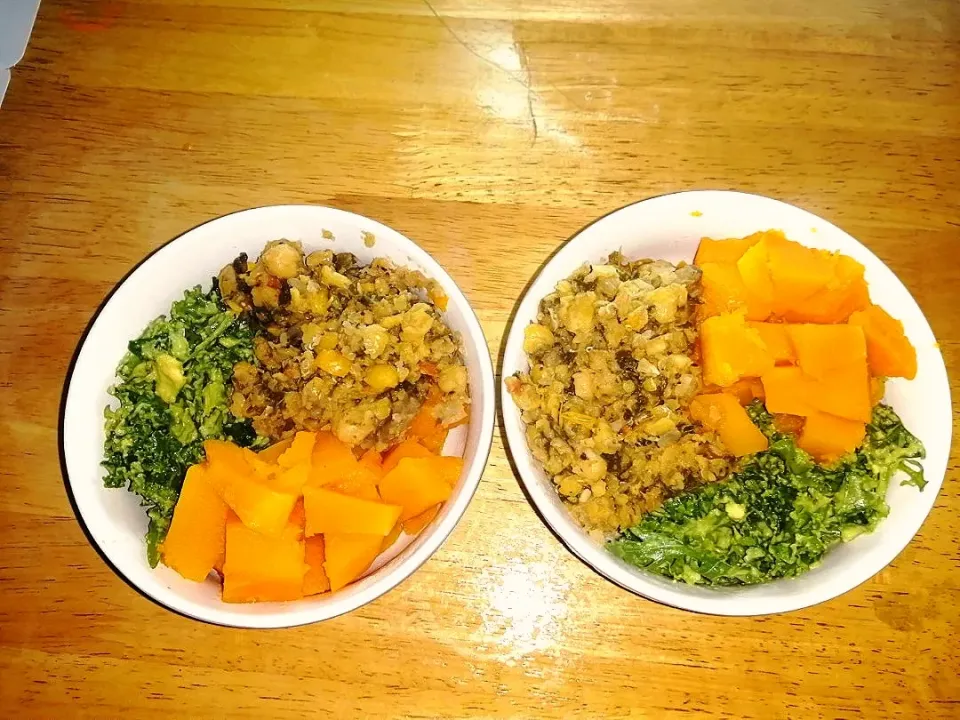 Pumpkin, quinoa and kale salad|Deeさん