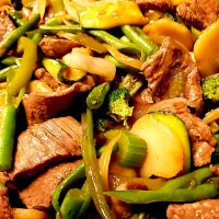 Stir fried veggies with filet mignon over white rice|Shellieghさん