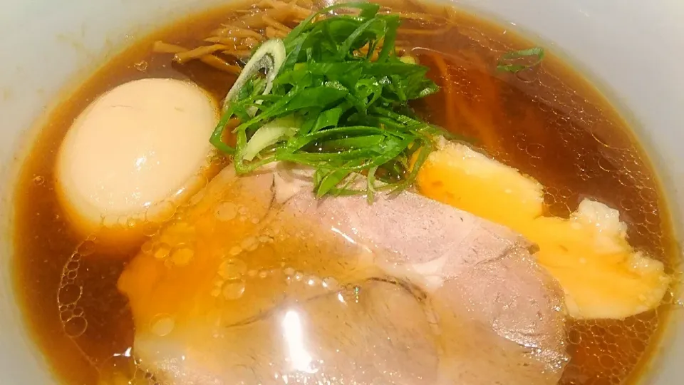 Snapdishの料理写真:らぁ麺や 嶋：醤油らぁ麺|大脇さん