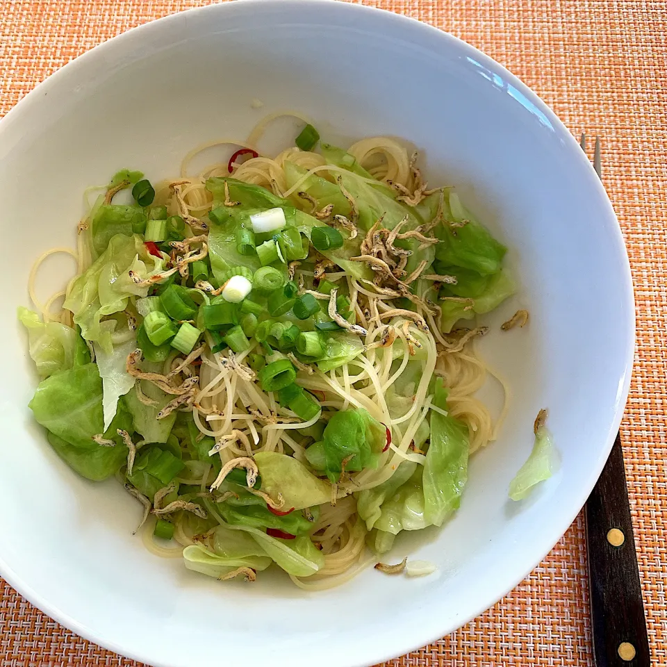 ローズ＆ローズさんの料理 素麺でしらすとキャベツのペペロンチーノ|Tea🌺さん