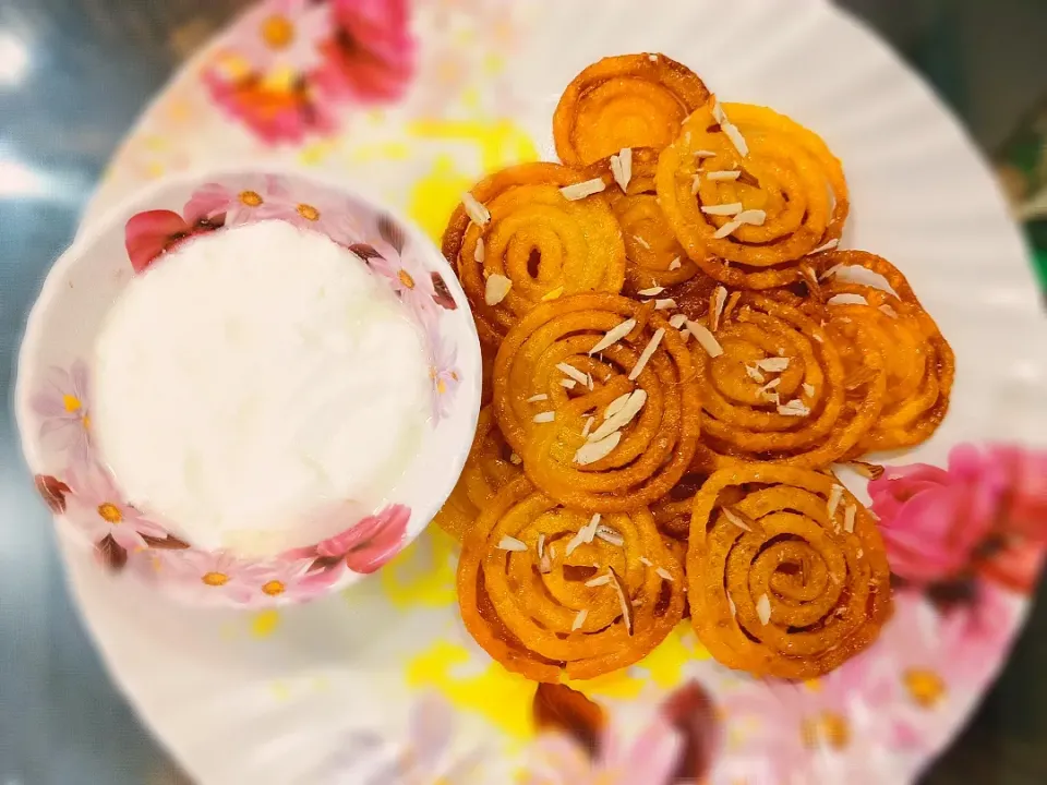 Snapdishの料理写真:JALEBI .. the typical Indian Dessert|Jeet Rastogiさん