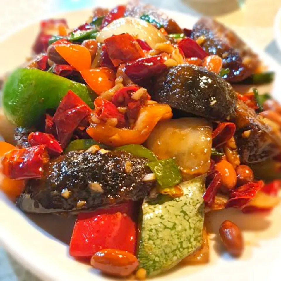 宮保皮蛋🍉Gong Bao Spicy Century Egg🥜宮保ピータン😋ピータンのピリ辛炒め🥚|Teresaさん