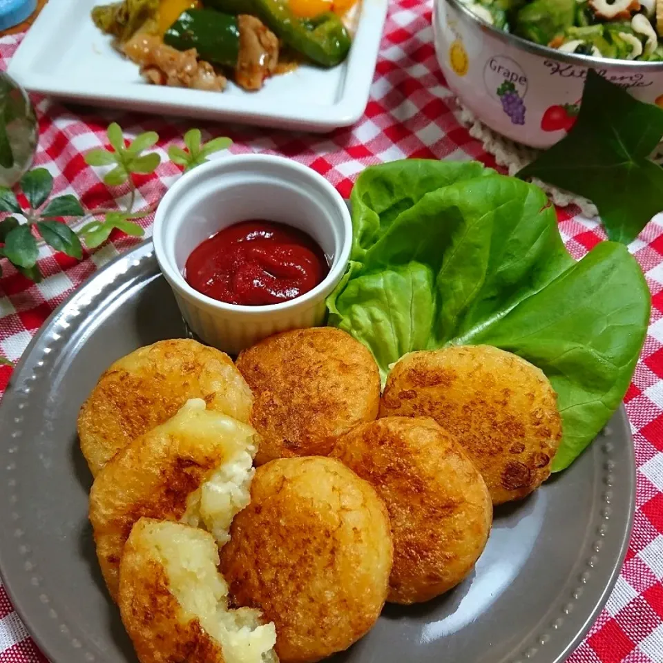 咲きちゃんさんの料理 
チーズ入りいももち♪🧀🥔🧀|とまと🍅さん