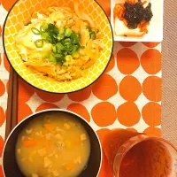 Snapdishの料理写真:#親子丼#豆腐#キムチ#韓国海苔|Miwaさん