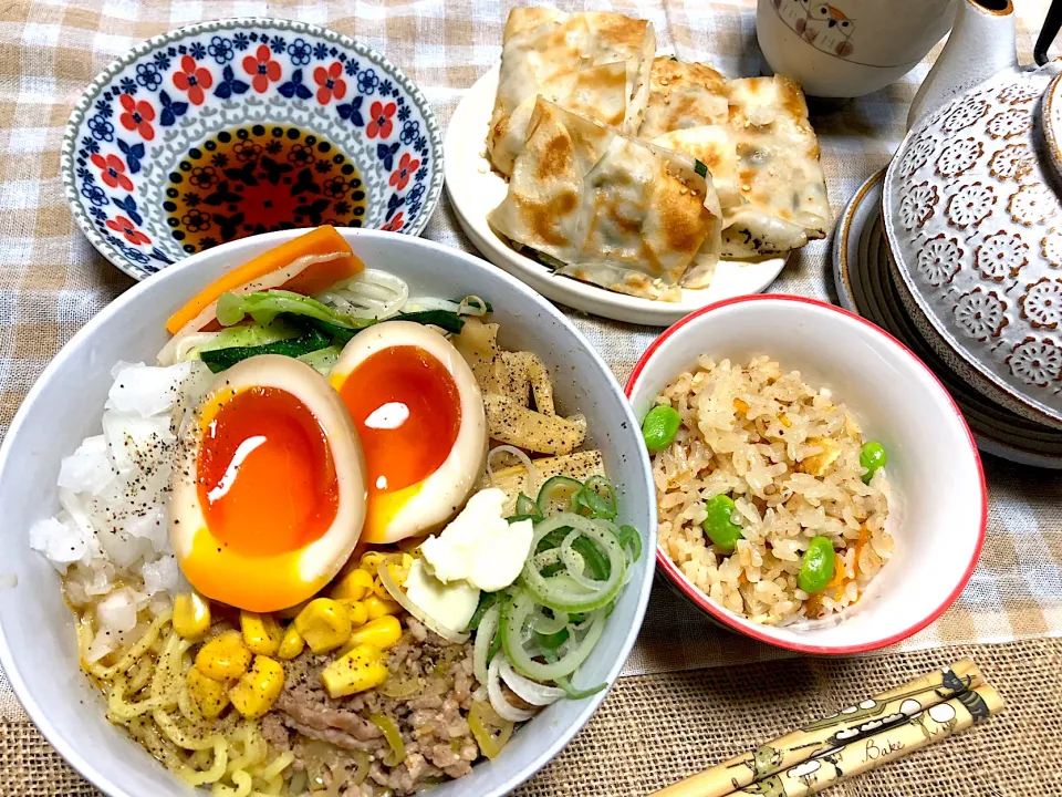 冷蔵庫にある調味料だけで簡単に作れる🍥本格味噌らーめん🍜・包まない餃子・炊き込みご飯|がぁがさん