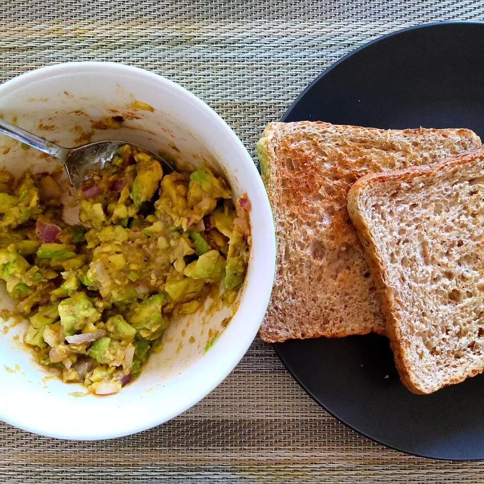 mashed avocado with chopped onion, salt, pepper, and Spanish paprika... and toasted bread 😍|shehphさん