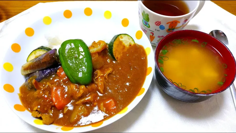 Snapdishの料理写真:6/14の夕食🍴
夏野菜カレー|卯月さん