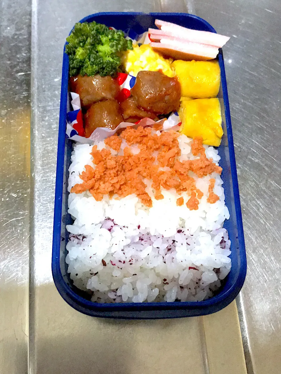 Snapdishの料理写真:ミートボールとハムチーズのお弁当♪|こーやさん