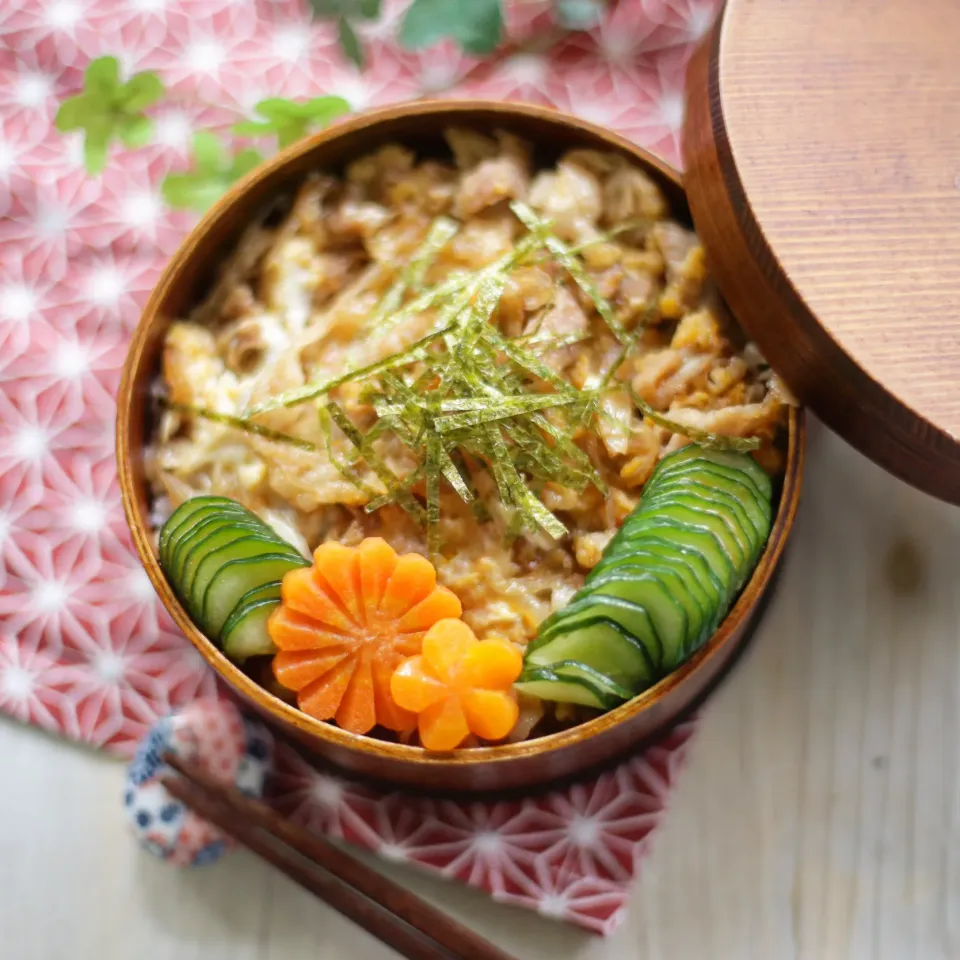 Snapdishの料理写真:手抜きの極みー！他人丼弁当|ゆいか＊さくママさん