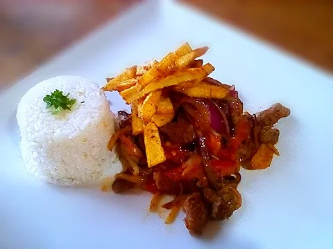 Lomo Saltado Peruano|Los Panes de la Playaさん