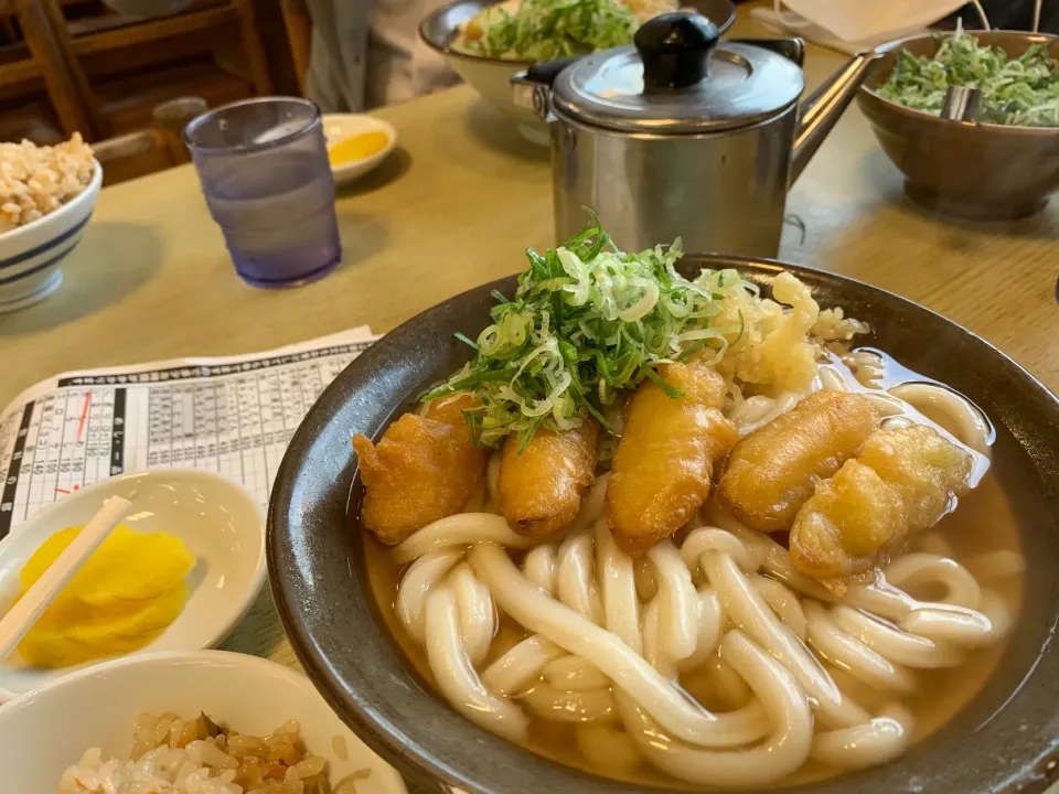 Snapdishの料理写真:ゴボ天うどん・かしわめし|よ〜んさん