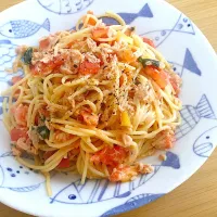 Snapdishの料理写真:ツナとトマトのあえるだけパスタ|つんさん