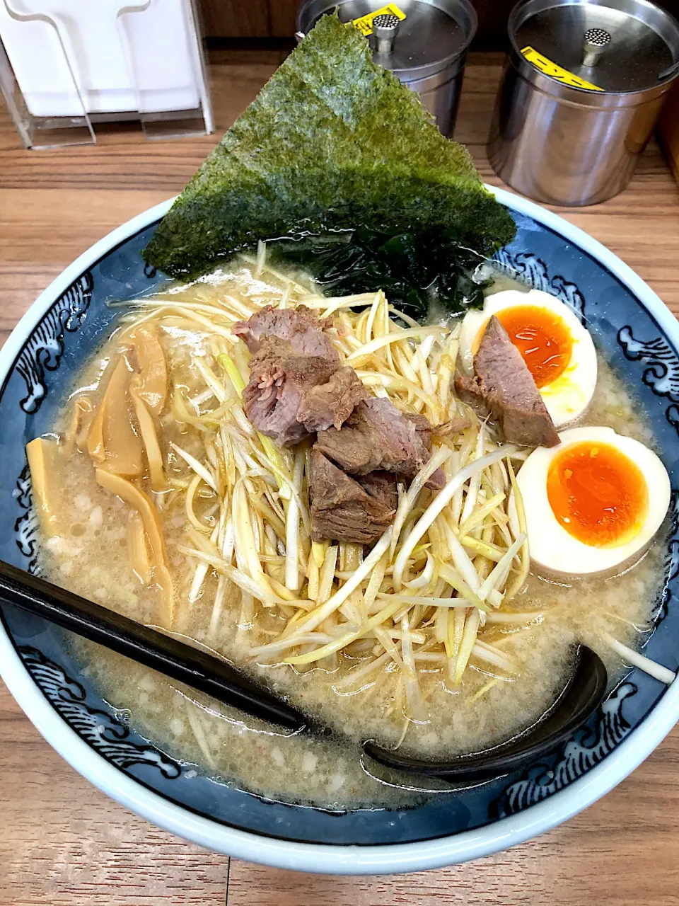 Snapdishの料理写真:ダブルネギ塩らーめん+味玉@らーめん　正直もん（東大宮）|Kazuya Miyukiさん