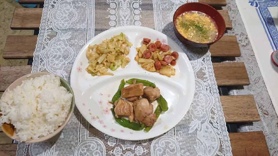 鶏肉とピーマンの中華炒め
春キャベツの胡麻和え
ジャーマンポテト
かきたまコンソメスープ|はるさん