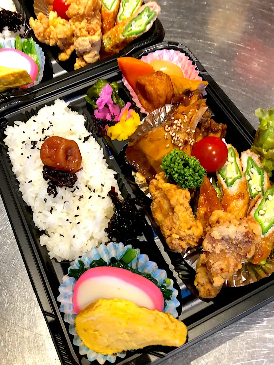 Snapdishの料理写真:#もも弁#本日おすすめ弁当#750円#オクラ巻き#ブリ照#唐揚げ#煮物#手作り弁当#今日も、暑さに、負けず頑張りましょ！#朝の注文ありがとうございます😊。#朝の注文お待ちしてます！|まろももかさん