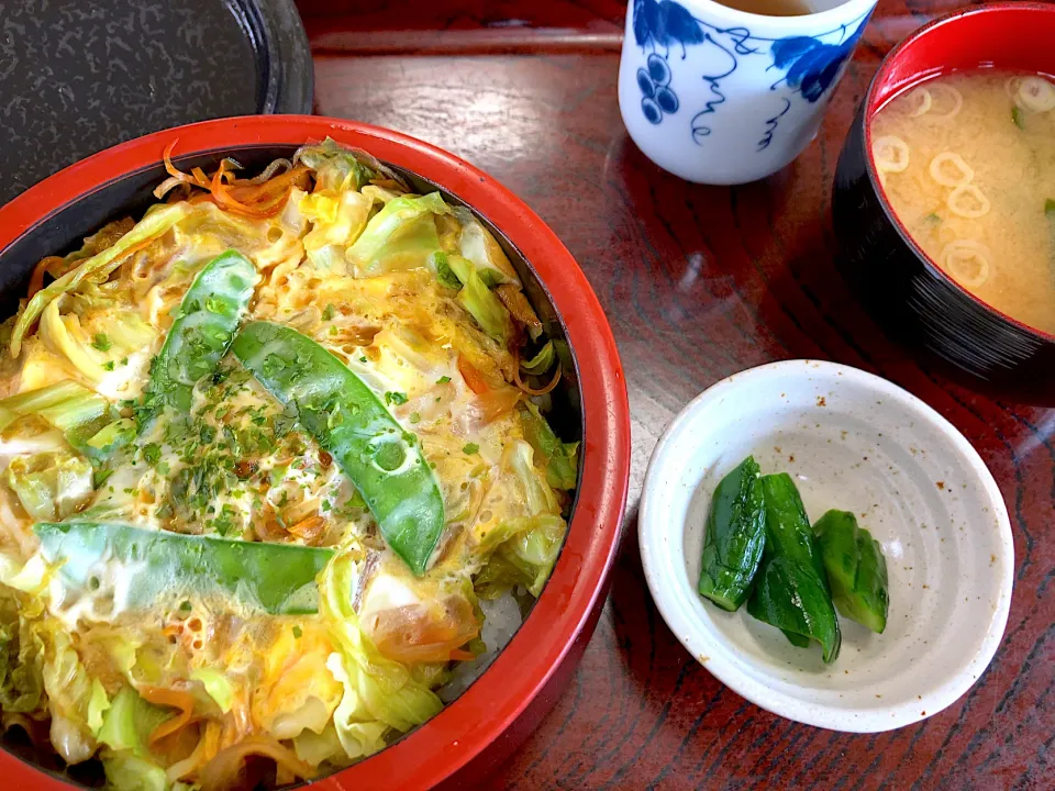 Snapdishの料理写真:野菜玉子とじ丼|utayataさん