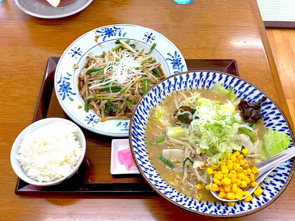 Snapdishの料理写真:レバニラ炒め、野菜ラーメン|みーこさん