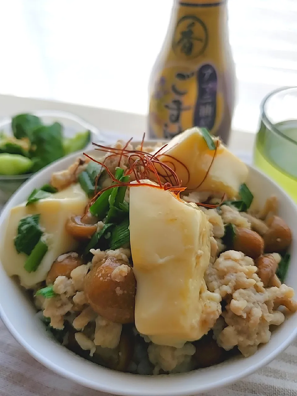 Snapdishの料理写真:馬場ごはん【10分レシピ】
バカ旨丼
豚ひき肉丼〈たまご豆腐&なめこが決め手〉

詳しくは馬場ちゃんの動画でね💛|みるくここあさん