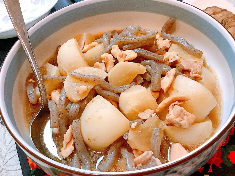 カブとこんにゃくの煮物😋|アライさんさん