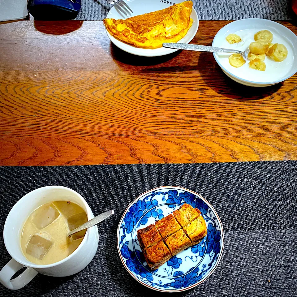 6月16日　朝ごはん　デニッシュあん食パン、カフェオレ、|yakinasuさん