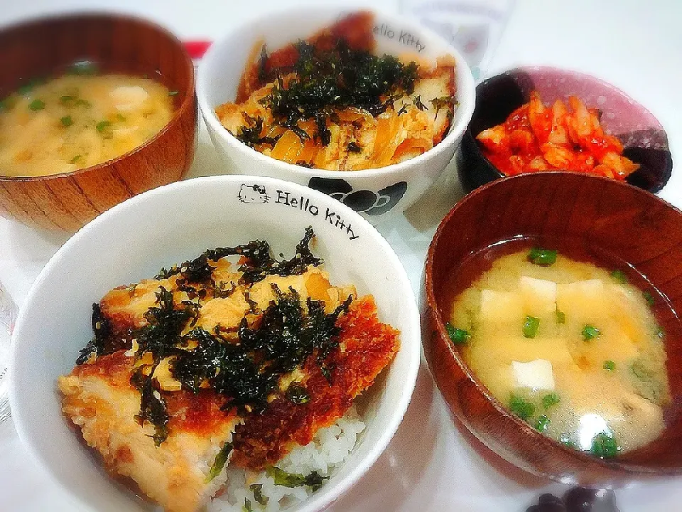 夕食(^ー^)
チキンカツ丼
お味噌汁(豆腐、油揚げ、小ネギ)
キムチ|プリン☆さん