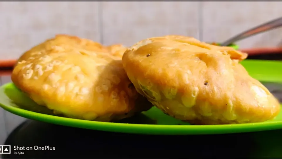 Crispy Kachori made from all purpose flour stuffed with spicy lentils😋|Twinkleさん