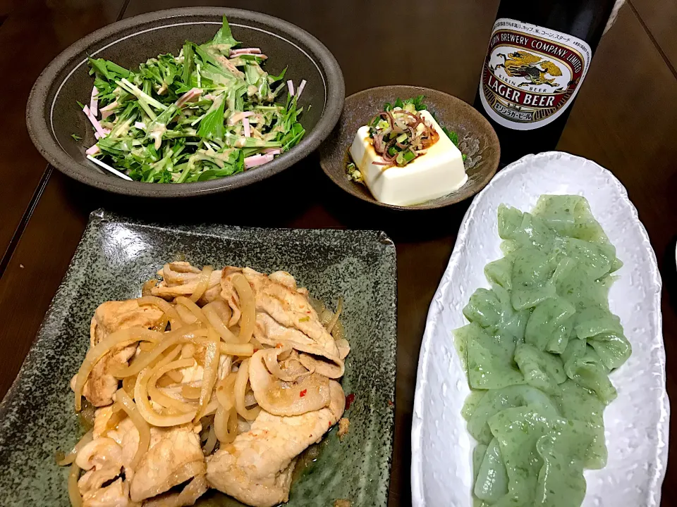 Snapdishの料理写真:2020.6.16 豚ロース&玉ねぎ炒め🍻🍻🍻|ゆみずさん