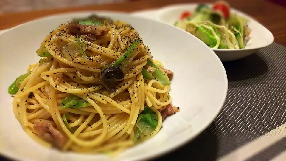 しめじとｷｬﾍﾞﾂのﾆﾝﾆｸ醤油ﾊﾟｽﾀ～
の晩ごはん✨|kaz(*･ω･)さん