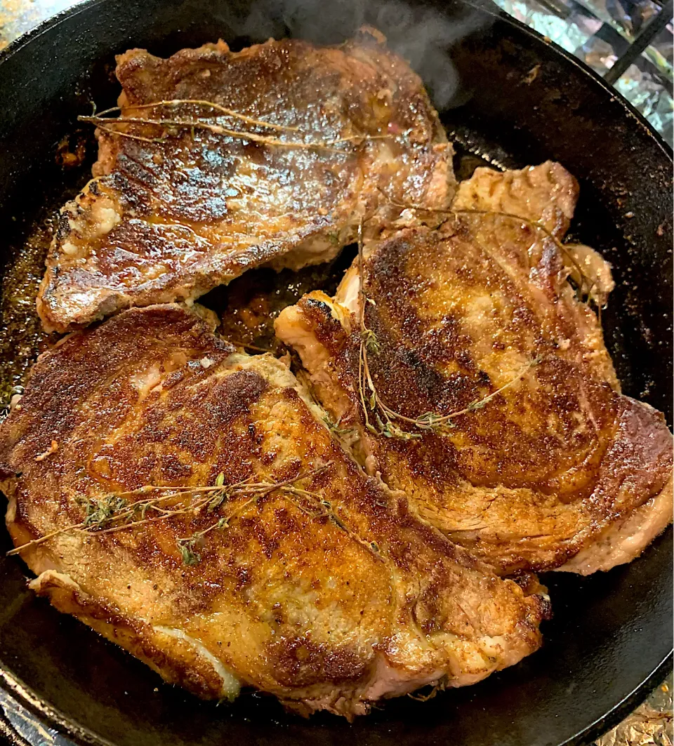 Pan Seared Ribeye 🥩 Steaks 🥩|Alma's Home Kitchenさん