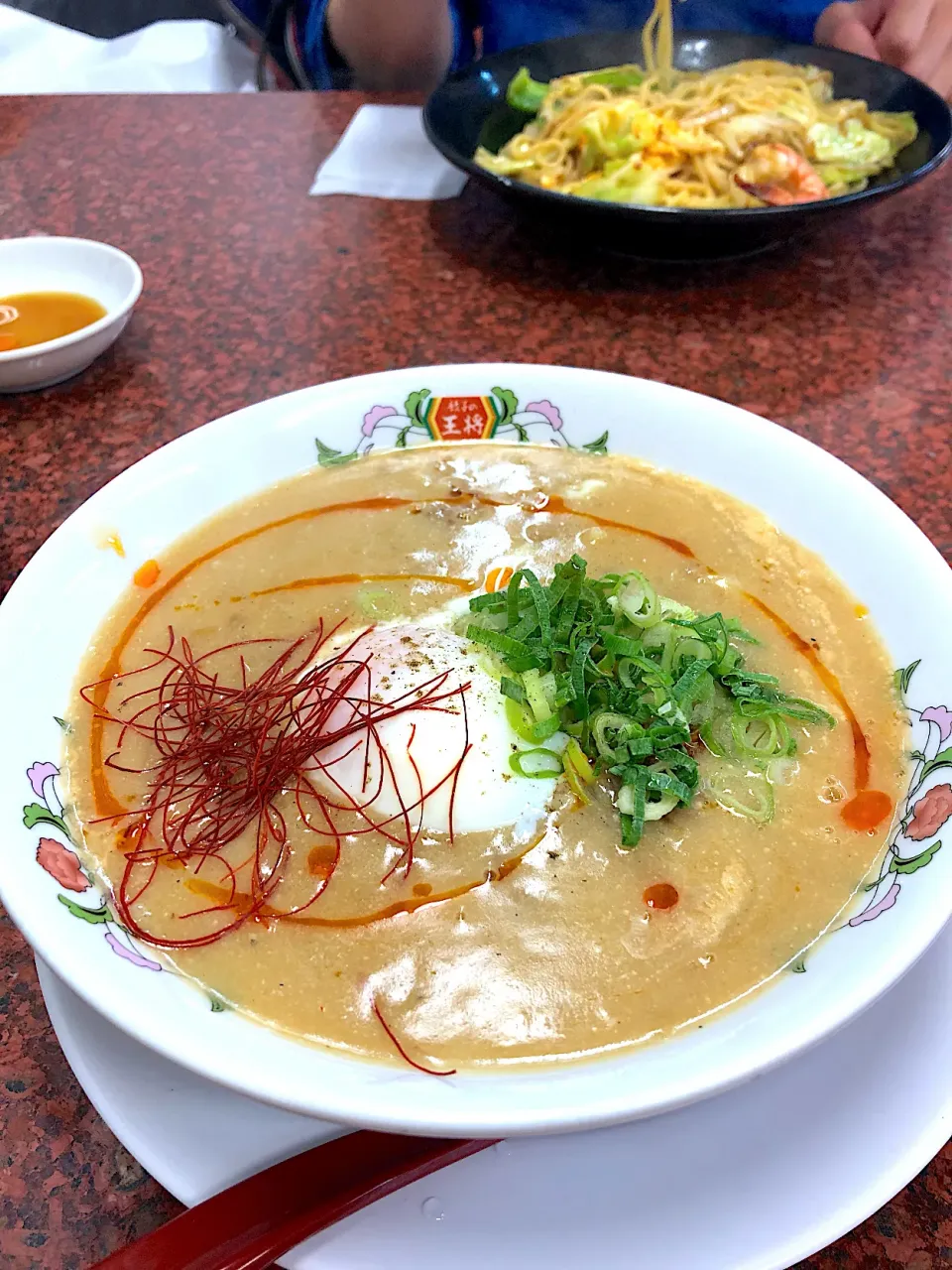 餃子の王将  温玉担々麺|しのてらさん