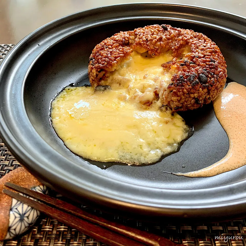 チーズIN焼きおにぎり😋|由美さん