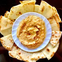 Snapdishの料理写真:Pita Bread & Hummus|Yenさん