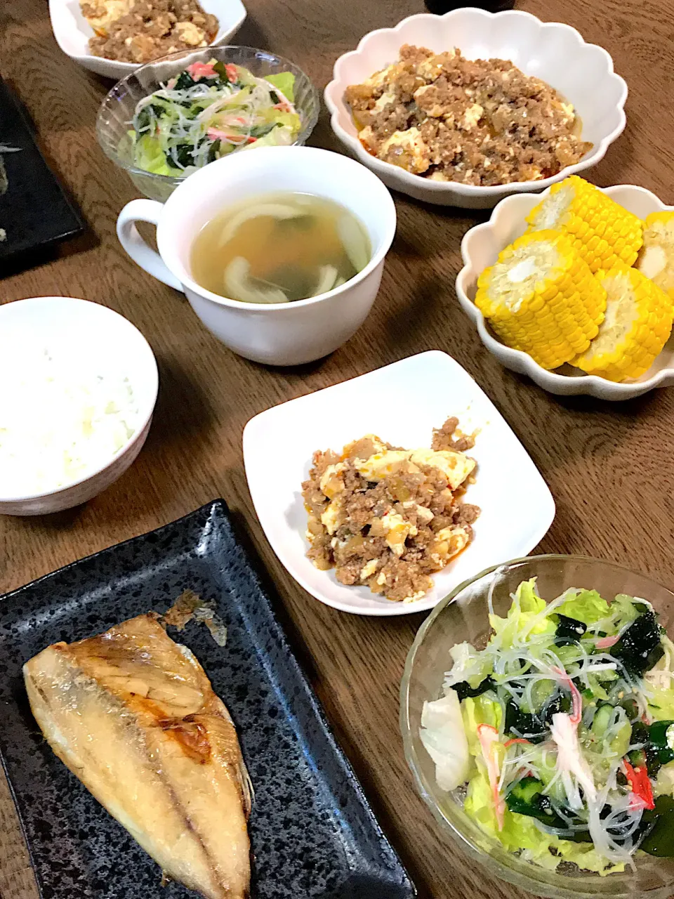 #アジの干物
 #中華サラダ
 #麻婆豆腐
 #レンチンもろこし|𝕜𝕪𝟙𝟘𝟚𝟘𝟙𝟠さん