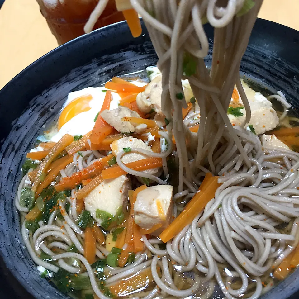 Snapdishの料理写真:在宅勤務中の男飯(にんじん蕎麦)|おおもりの星さん