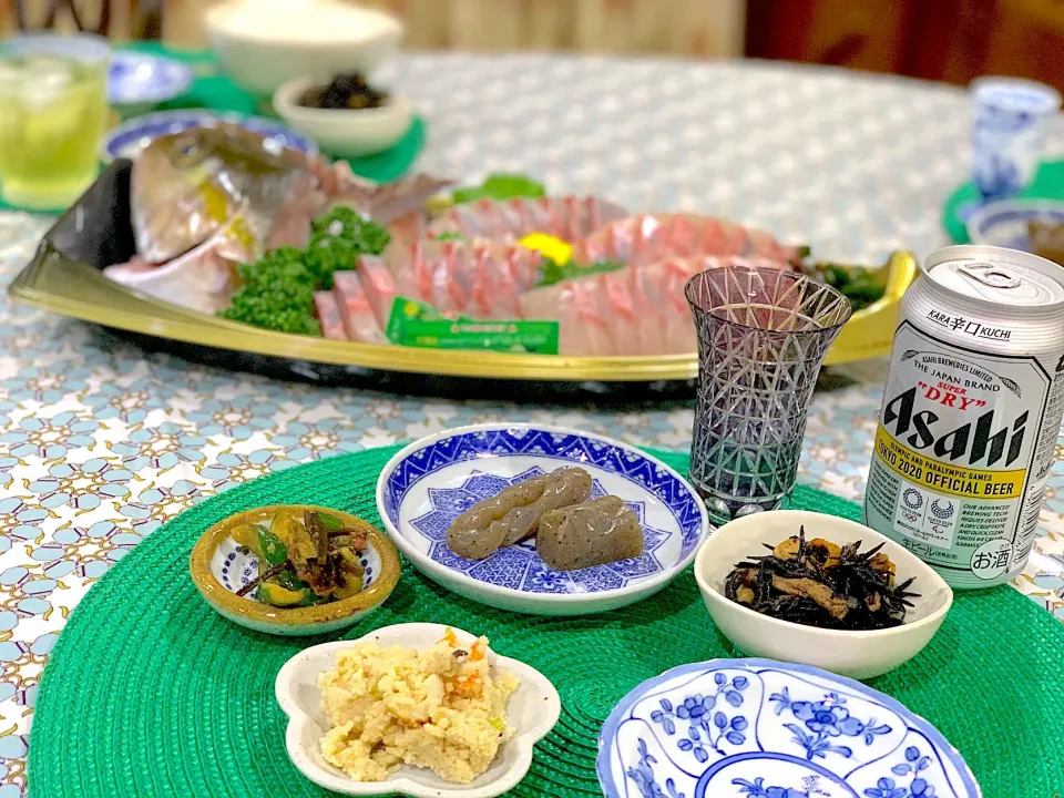 Snapdishの料理写真:20200617-1 お夕食はカンパチ舟盛りど〜ん🐟　夕方行ったら半額で1490円だった😆|Seikoさん