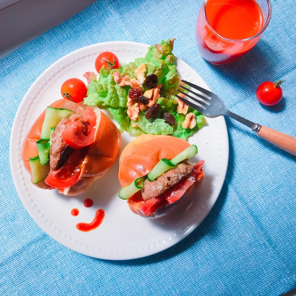 テーブルロールでハンバーガー🍔風😁|めぐぐさん