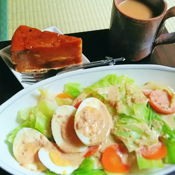 Snapdishの料理写真:野菜とケーキで朝食|omotoさん