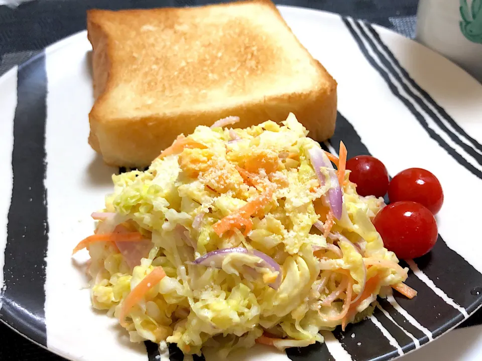 カルボナーラ風コールスローで朝ごパン|ばるぞうさん