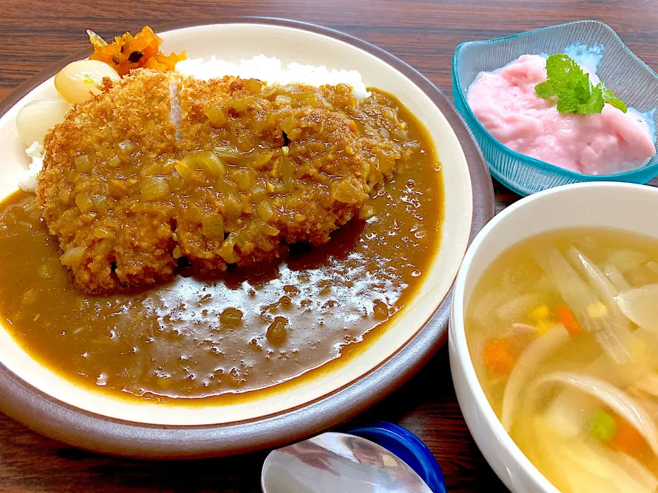 カツカレー、野菜スープ、シャリーチェ西瓜味|もちもちさん