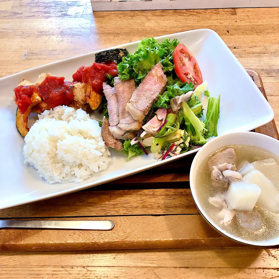 Snapdishの料理写真:カフェ巡り「かもめ食堂」日替わりランチ🍴|Happy suzumeさん