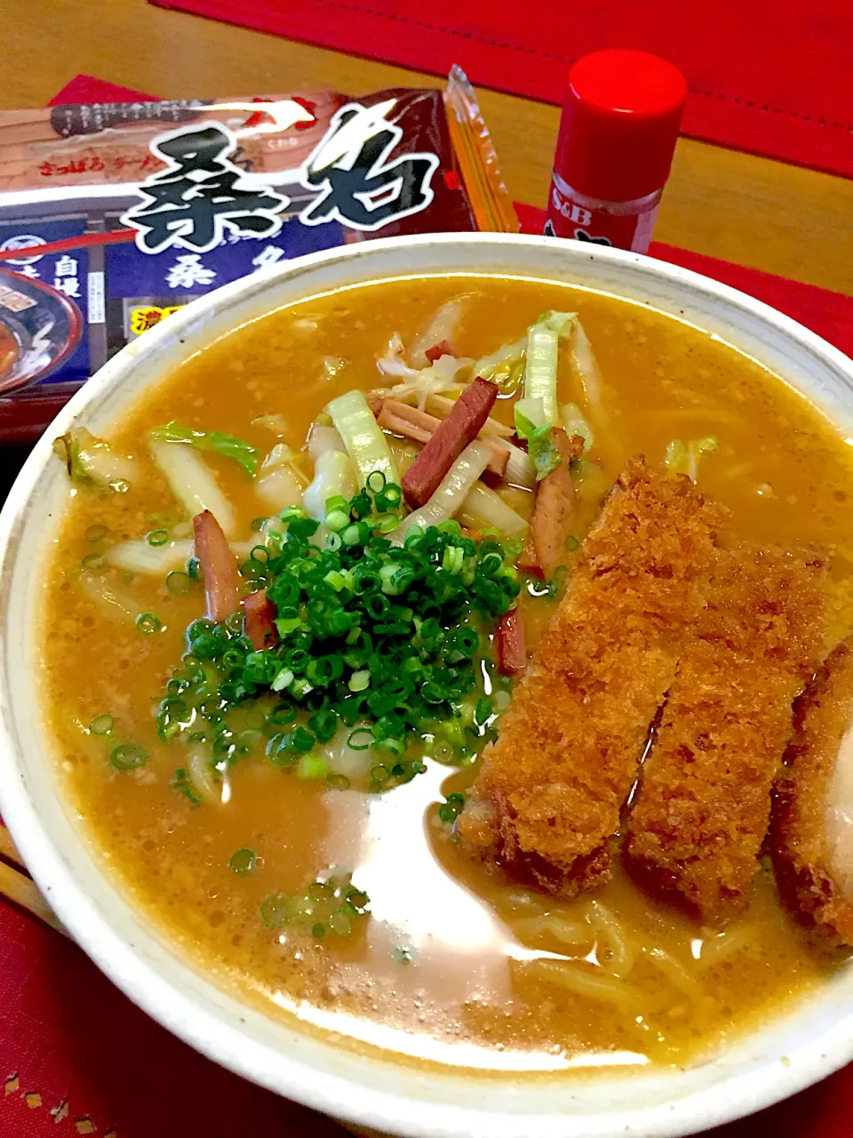 Snapdishの料理写真:みそかつラーメン🍀|おかちさん