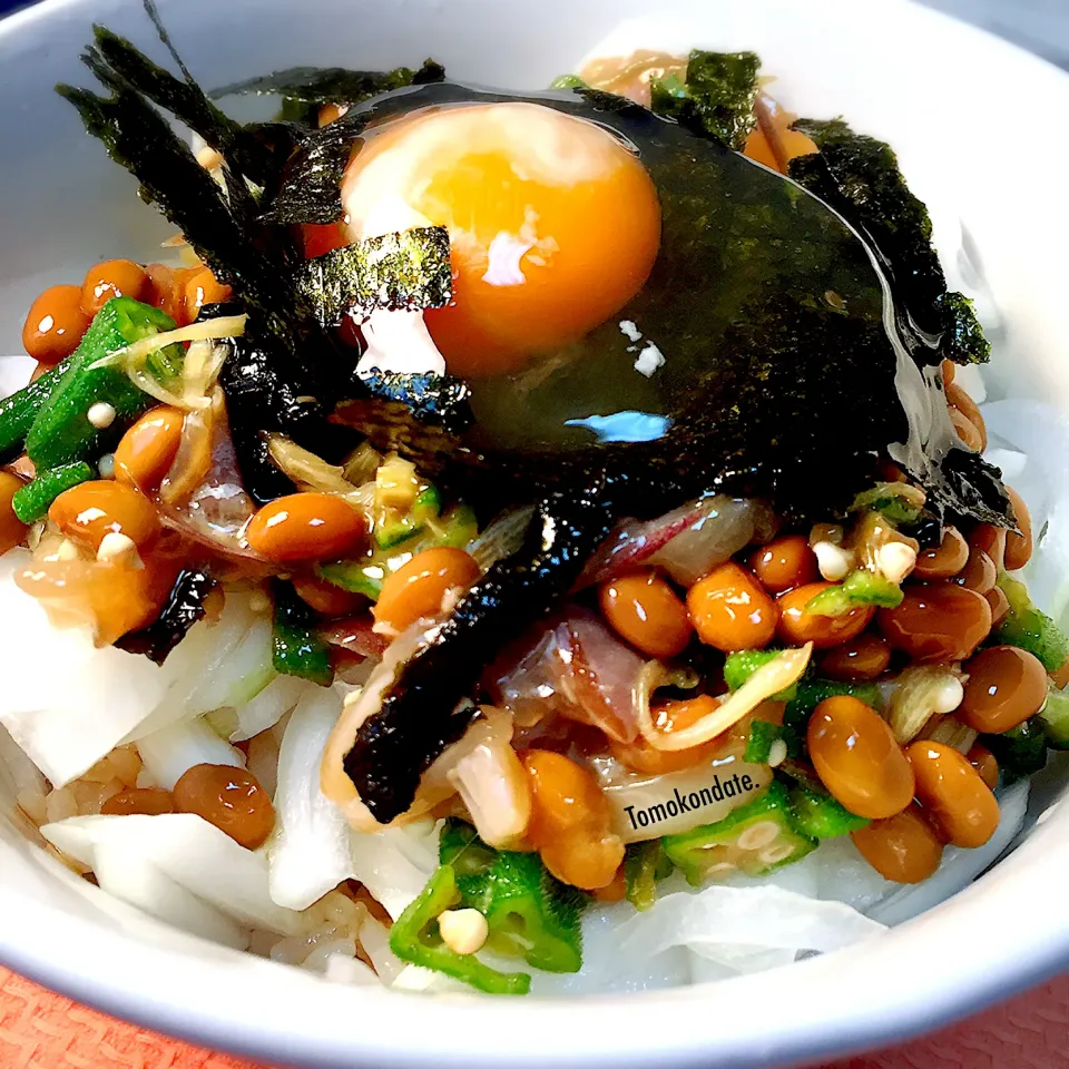 Snapdishの料理写真:オクラみょうがイカ納豆丼🍚|🇯🇵ともこちゃん。さん