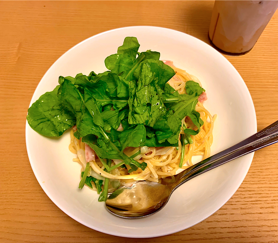 ルッコラ玉ねぎベーコンのクリームパスタ