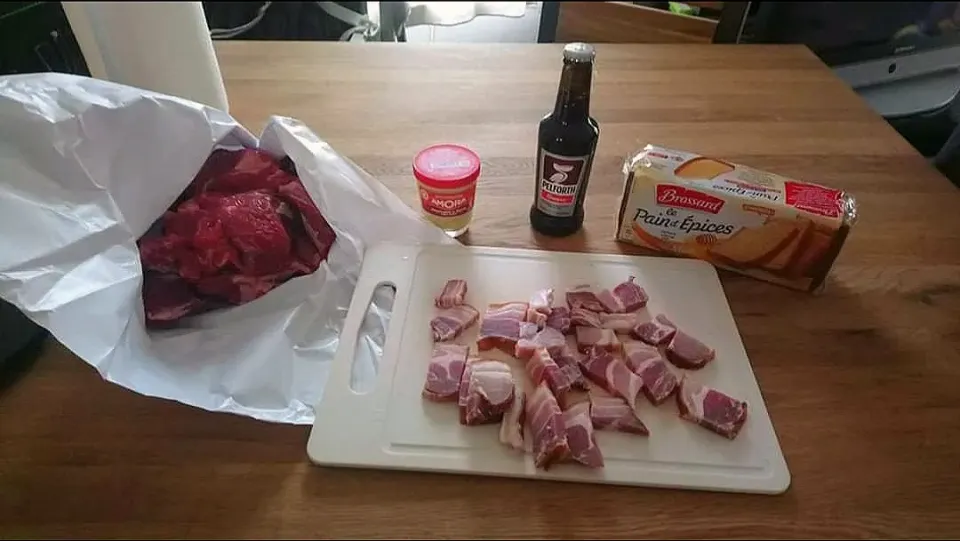 À la vue de ces quelques ingrédients qu'est-ce qui pourrait bien être en train de mijoter dans ma cuisine ... ? À vous de jouer les gourmets 😉|Aurélie Pannekouckeさん