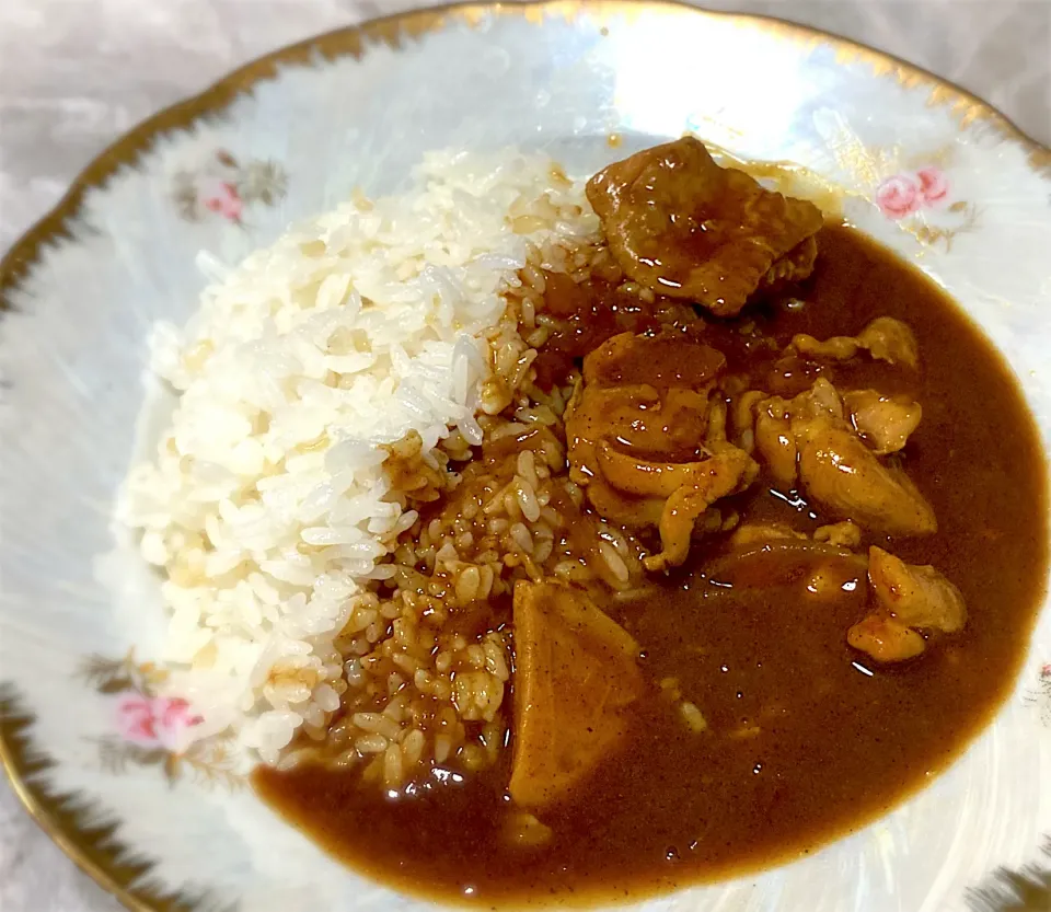 今夜は、ごろごろチキンのスパイスカレーを頂きます😋🎵🎉|ギムレットさん