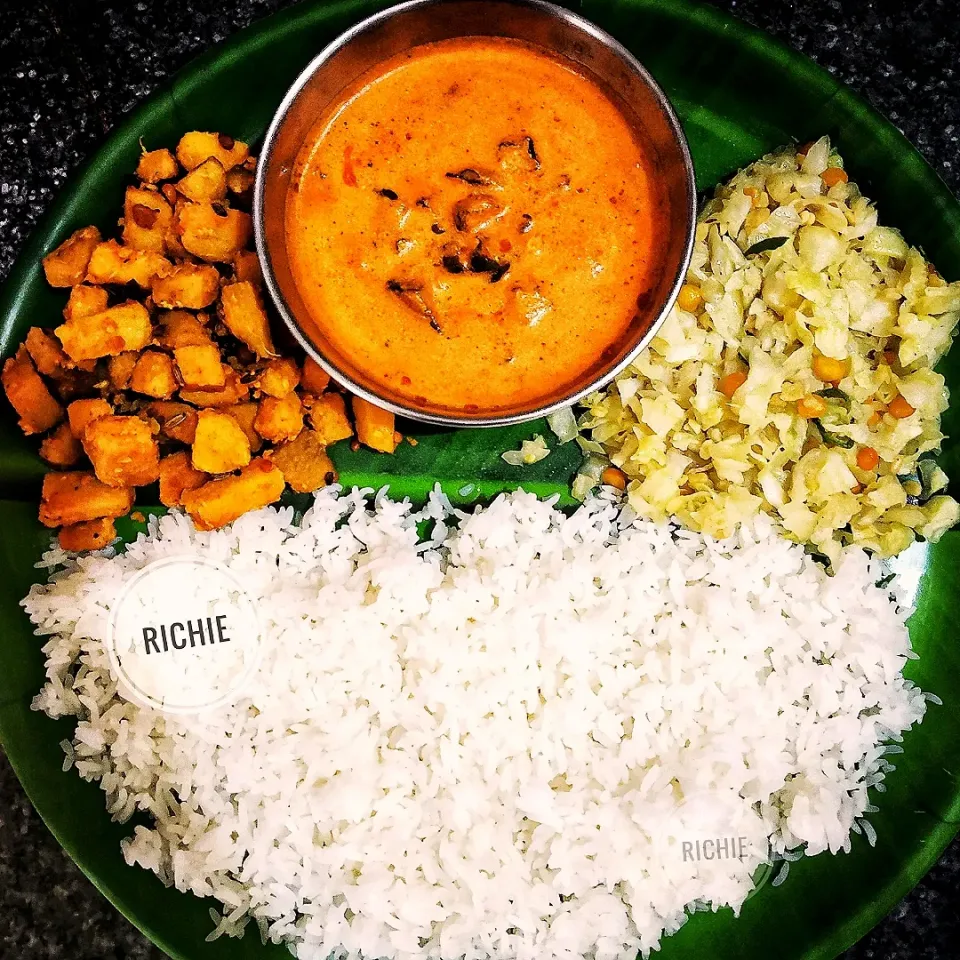 Rice with vendakkai pulikuzhambu, yam poriyal and cabbage poriyal
#rice #lunch #yam #cabbage #curry #southindian|Richieさん